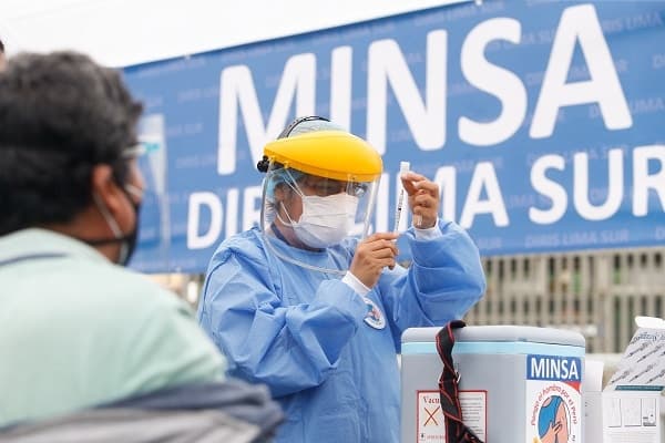 COVID-19: Personas con VIH se podrán vacunar de manera voluntaria