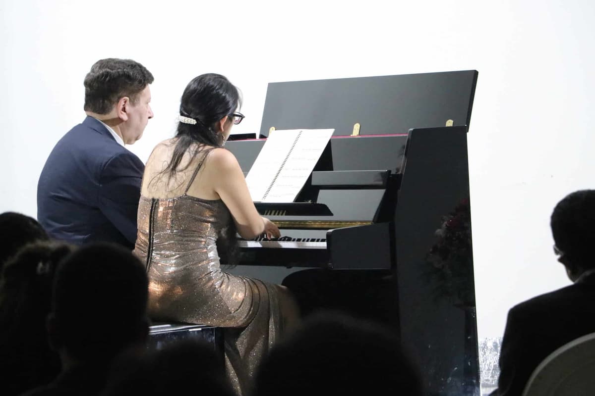Concierto a cuatro manos: Dueto de pianistas Baron-Navarro encandiló al público huanuqueño