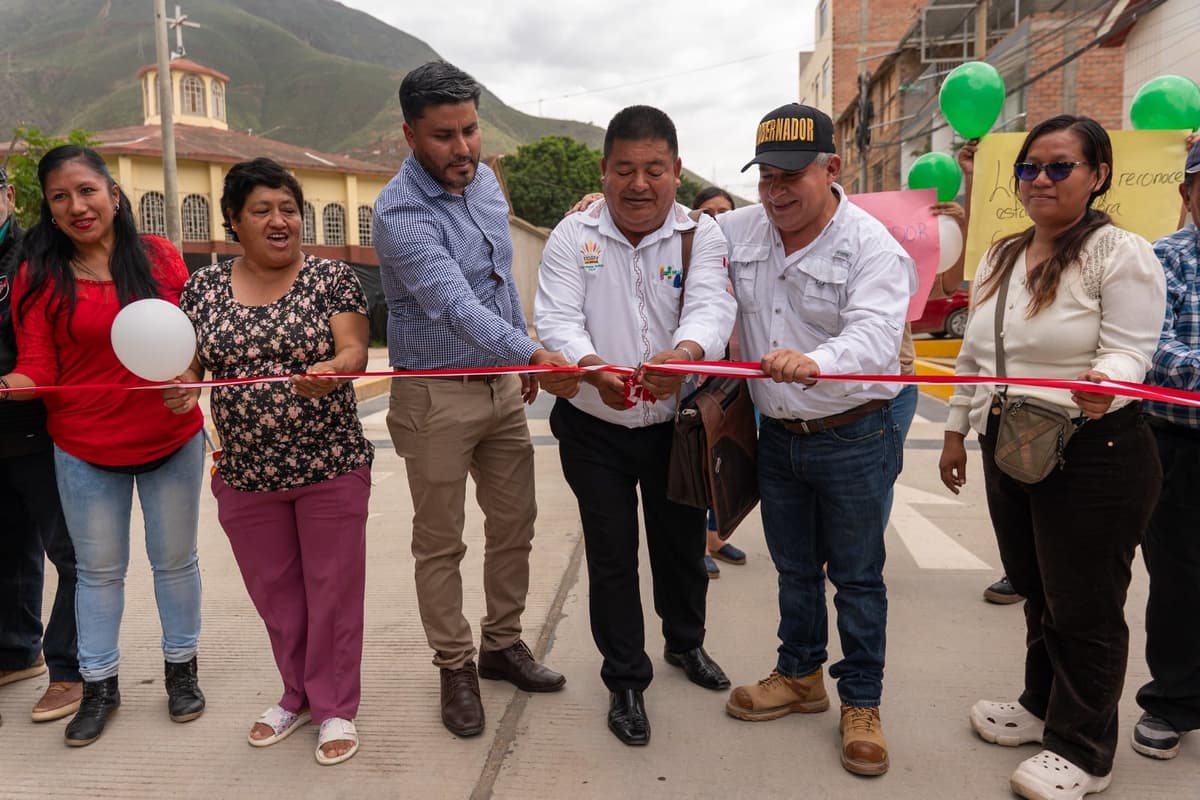 Gestión regional inaugura pistas y veredas en Calle 4, centro poblado de Llicua