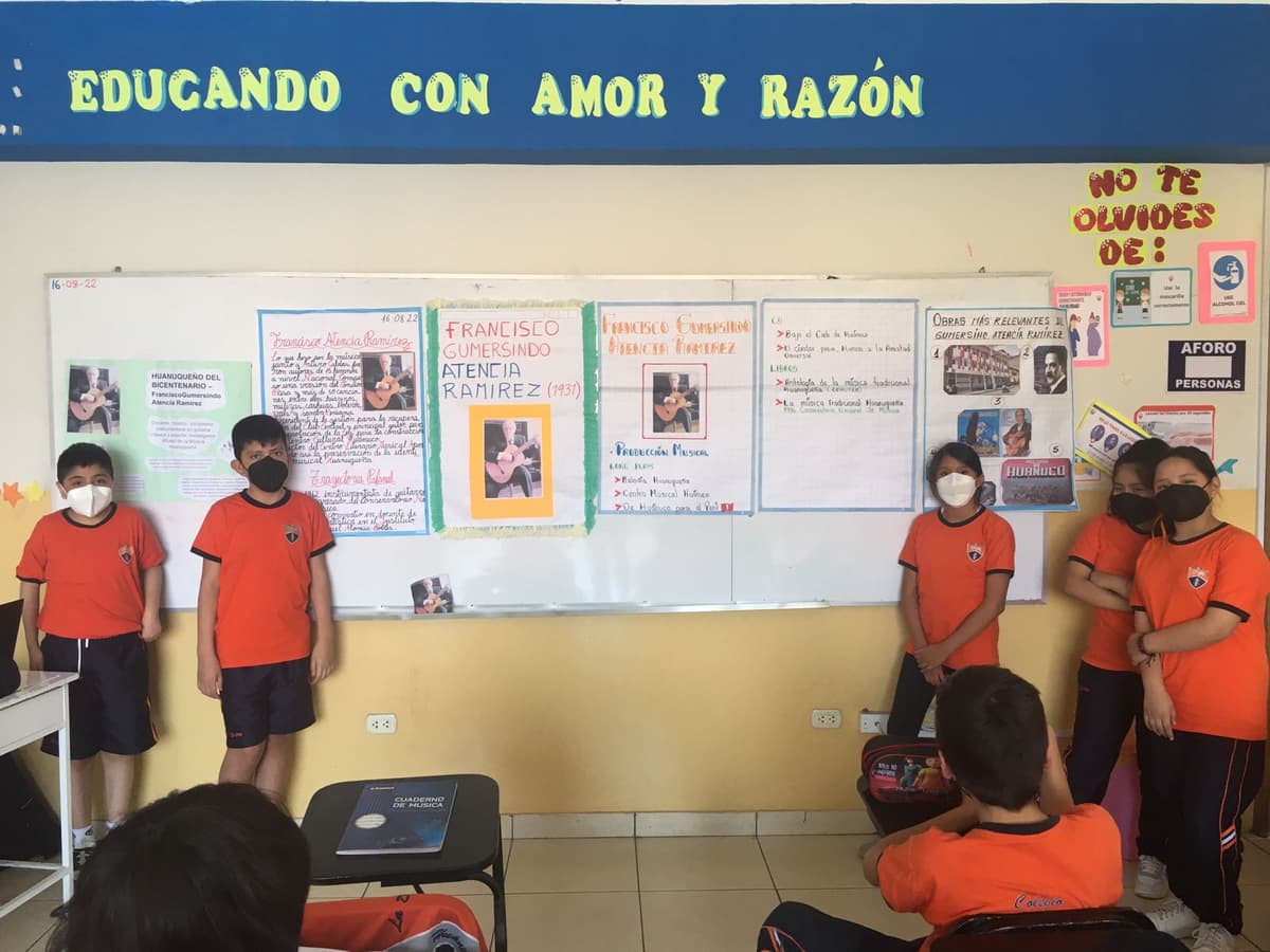 Estudiantes rinden homenaje a “Huanuqueños del bicentenario”