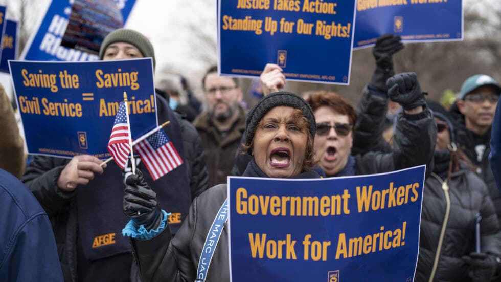 La lucha interna de un sindicato contra los recortes de empleo federales de Trump