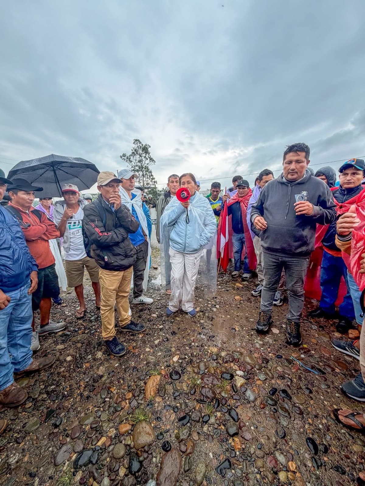 Claryta Contreras visita paro de arroceros y pide priorizar diálogo para enfrentar crisis