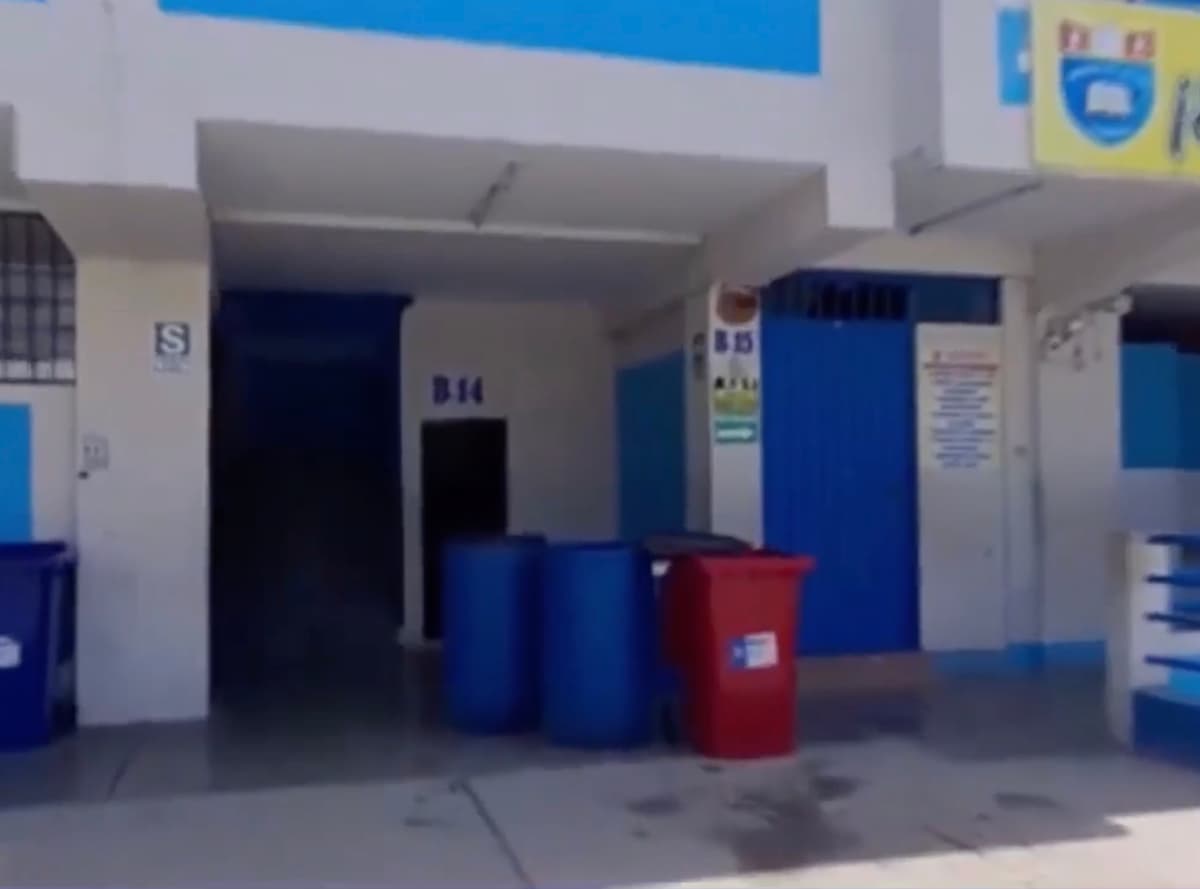 Colegio Héroes de Jactay compra cilindros de agua a S/50 para evitar el colapso de servicios higiénicos 