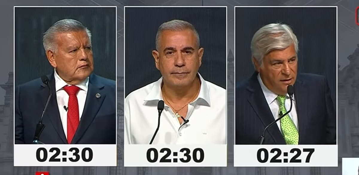 Acuña anuncia denuncia por difamación tras acusaciones de Olivera en debate presidencial