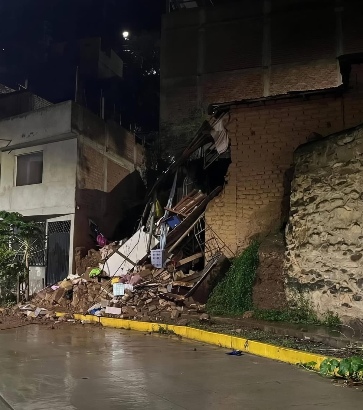 Colapso de vivienda en Huánuco deja ocho heridos tras intensas lluvias