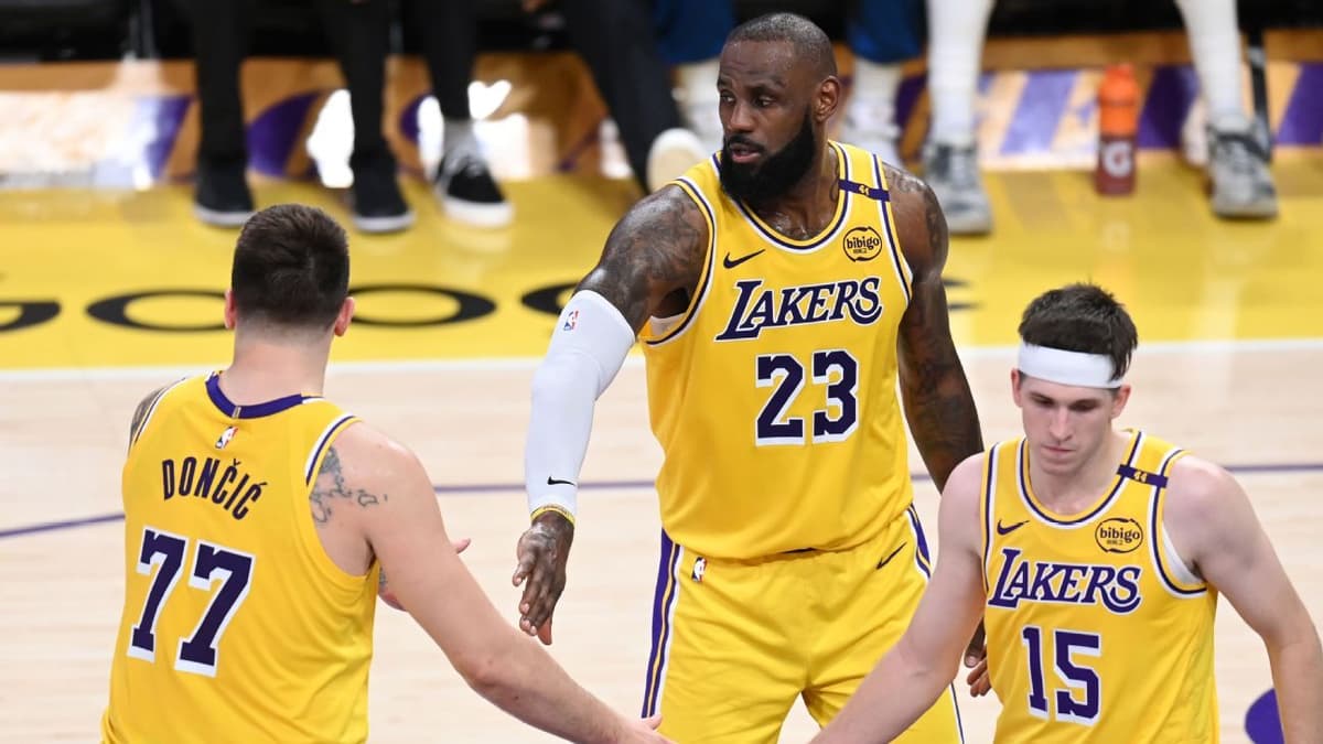 LeBron juega hoy: busca empatar récord ante Heat