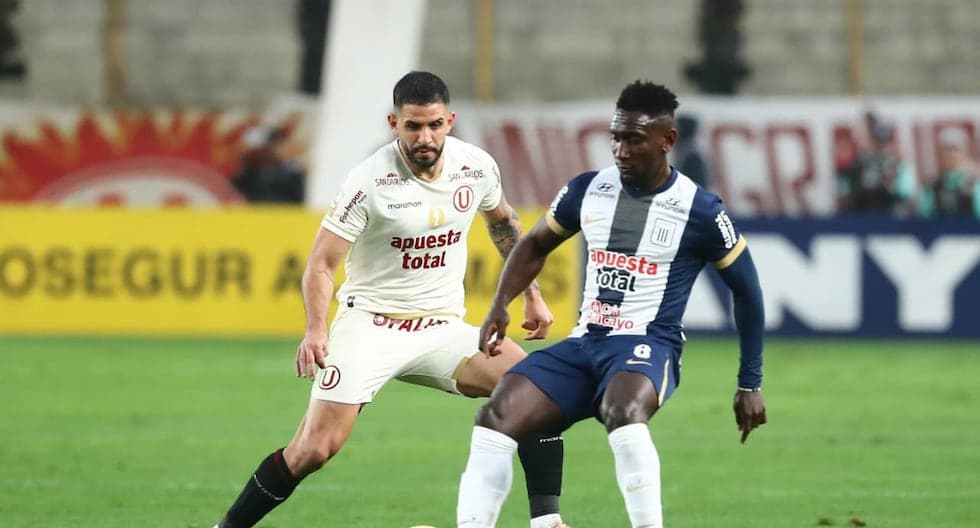 ¡Misma estrategia! Universitario reclama contra Alianza Lima