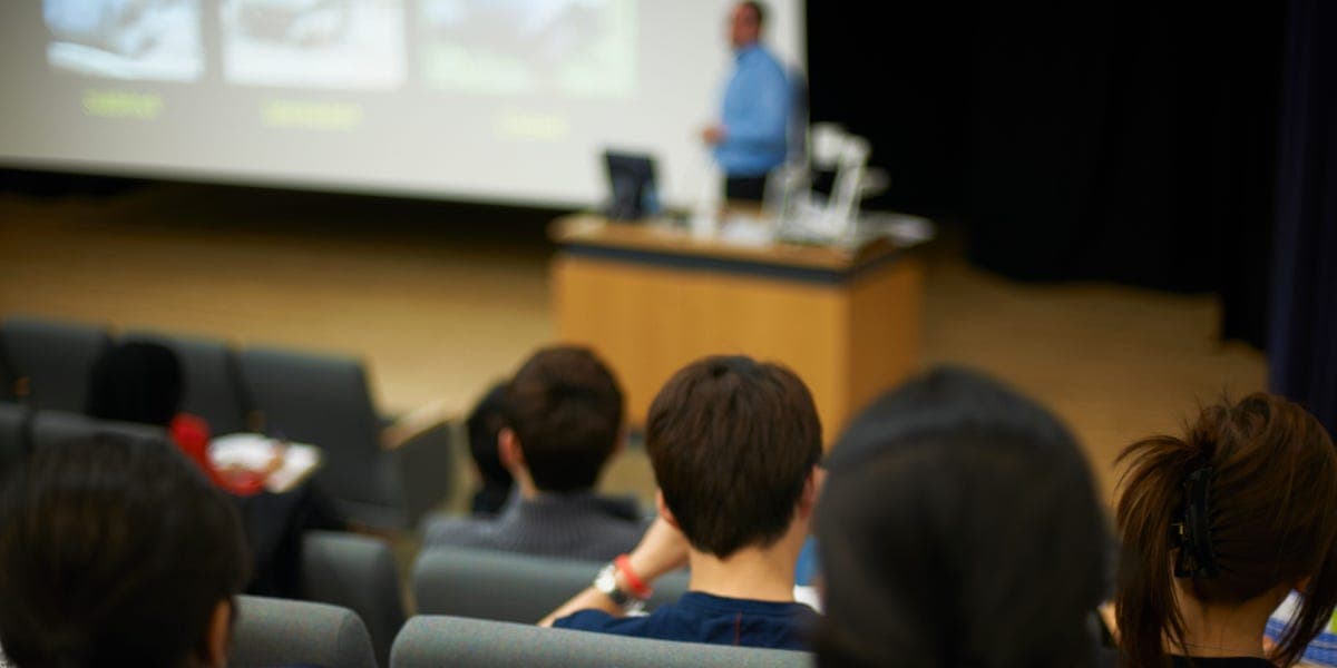 Profesor Harvard permite IA en tareas bajo estrictas reglas