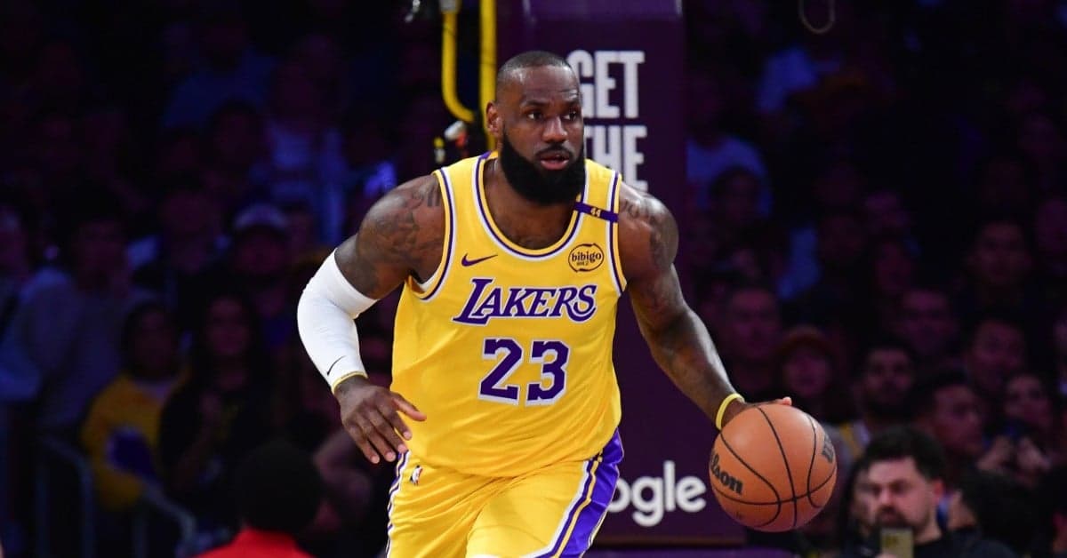 LeBron James iguala récord histórico de la NBA