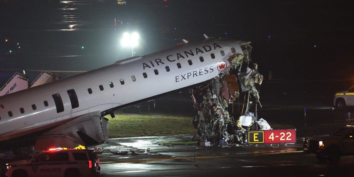 Air Canada: Avión destrozado en LaGuardia tras chocar con vehículo