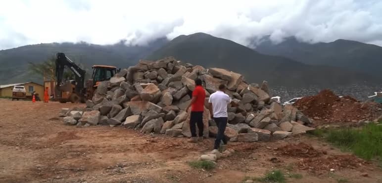 Vecinos denuncian a candidato por Anillo Vial de Jactay: “Están rompiendo por todos lados, porque obra no funciona”