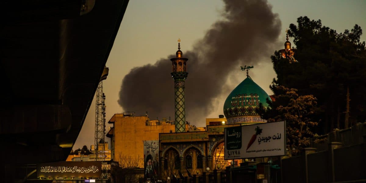 Guerra Irán: Irak y Kuwait cierran petróleo, precios se disparan, EE.UU. actúa