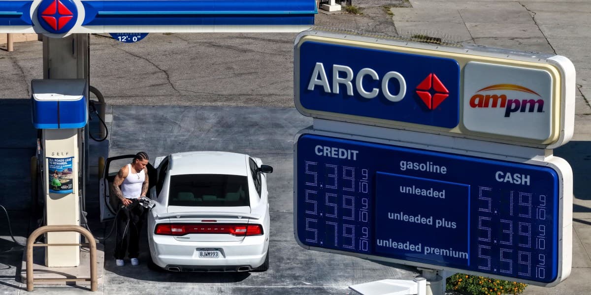 Gasolina disparada y vehículos eléctricos: una relación compleja