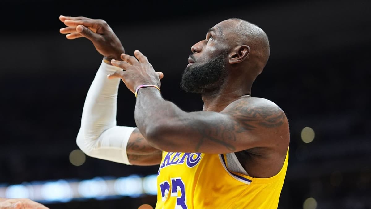 LeBron empata récord de Parish con 1611 partidos de NBA