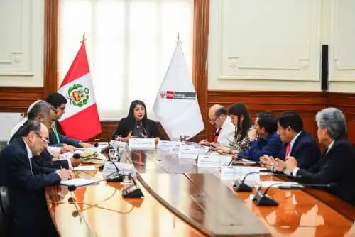 Gabinete Miralles busca respaldo político: jefa de la PCM se reunió con Somos Perú