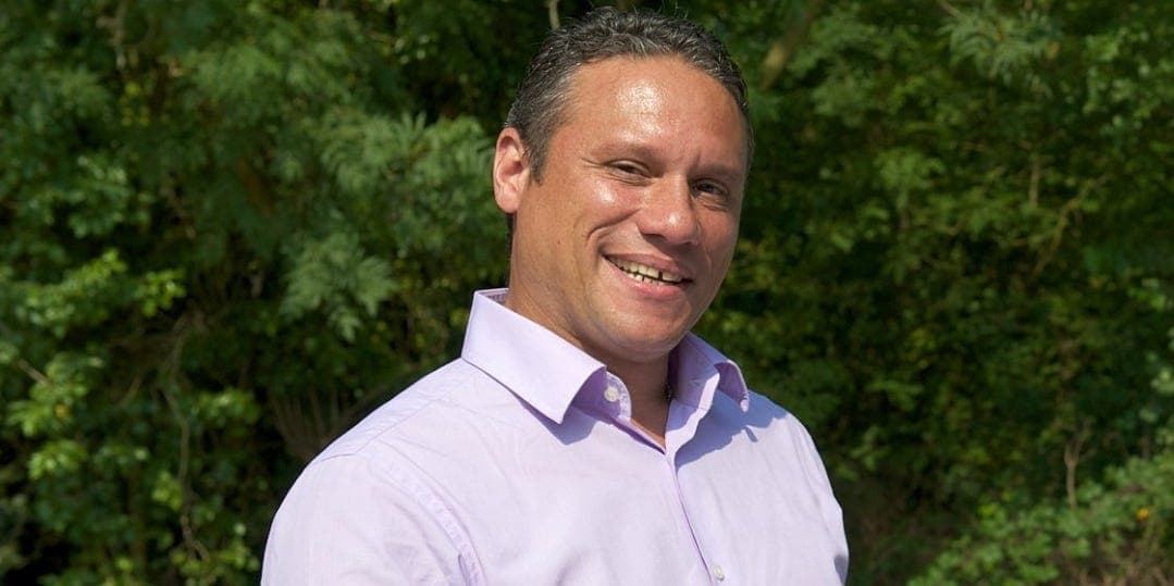 Millones en coca-cocos: El narco que ahora rescata niños del crimen