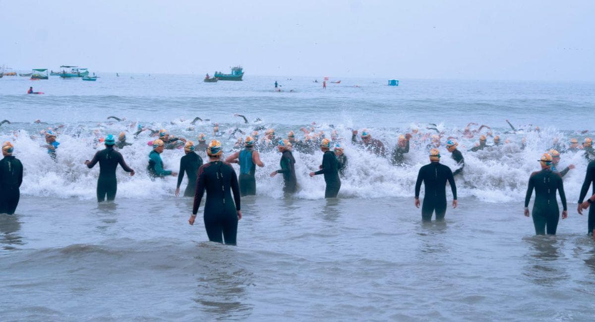Oswaldo Chumpitaz y Mel Villalobos dominan Bithon Race Lima en Chorrillos
