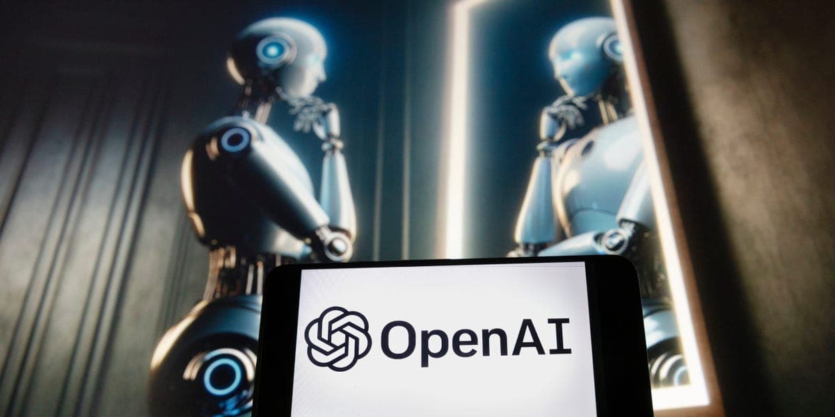 OpenAI: IA casi iguala a un becario humano