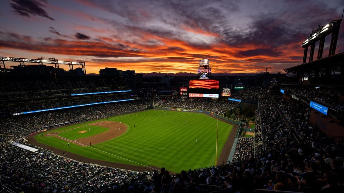 Propietarios de Broncos compran acciones minoritarias de los Rockies