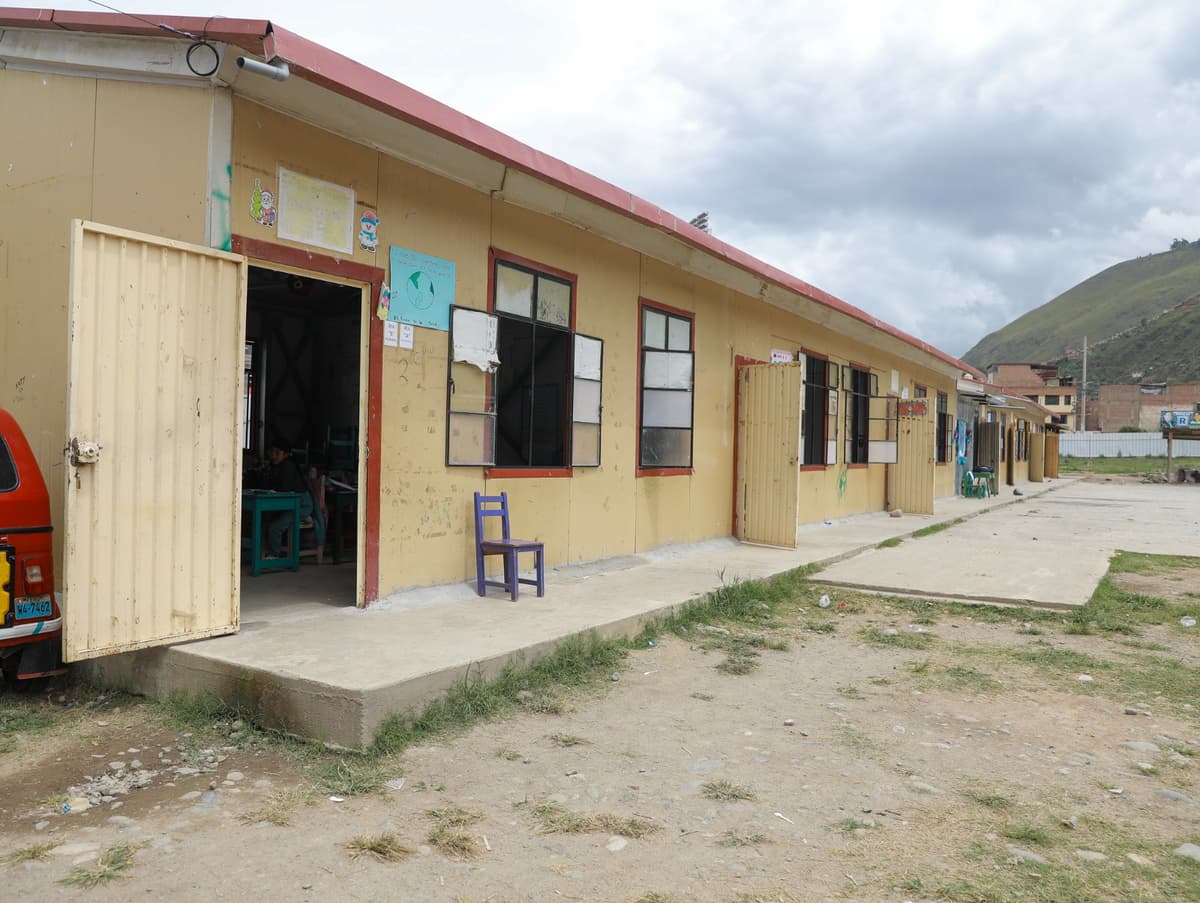 Pedro Sánchez Gavidia sigue en aulas modulares mientras espera nueva infraestructura