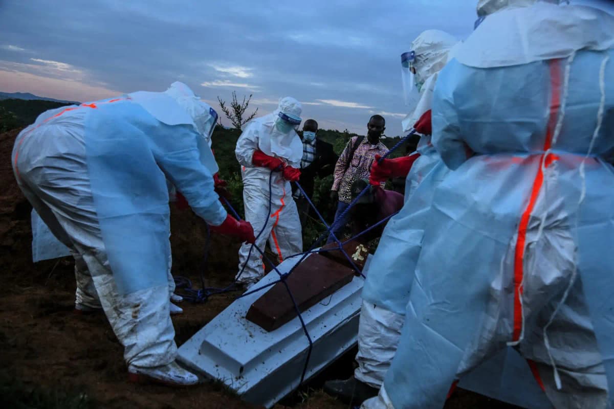 OMS declara emergencia internacional por brote de ébola en el Congo