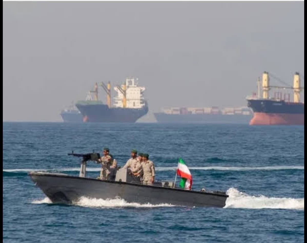 Tensión en el estrecho de Ormuz eleva alarma internacional tras ataques contra Emiratos y buques