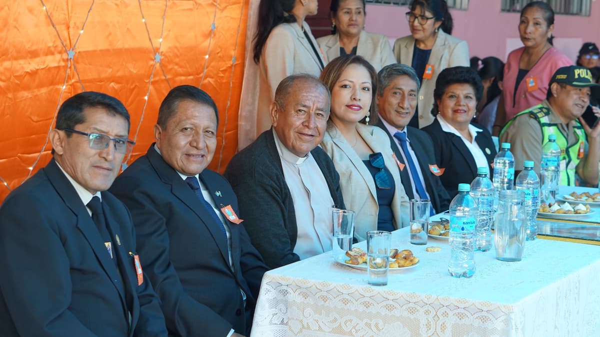 IEI 141 de Jactay adopta nombre del padre Oswaldo Rodríguez en su aniversario