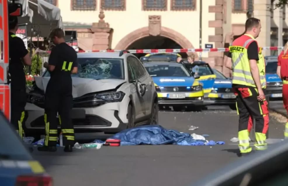 Dos muertos en Leipzig tras atropello masivo en zona comercial
