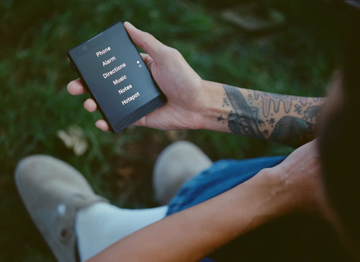 La empresa Light Phone se alía con Noble Mobile de Andrew Yang