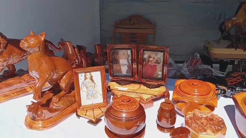 Internos del penal de Huánuco exhibieron productos por el Día de la Madre