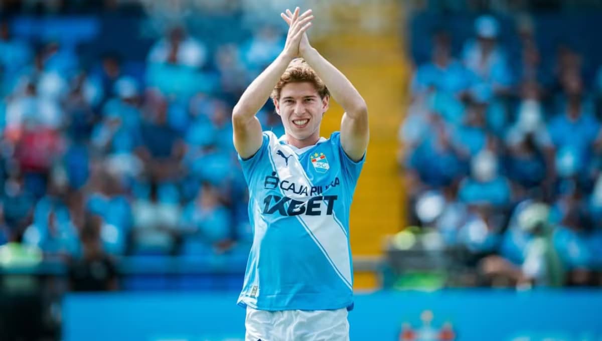 Julio César Uribe desmiente negociación entre Sporting Cristal y Universitario por Ian Wisdom