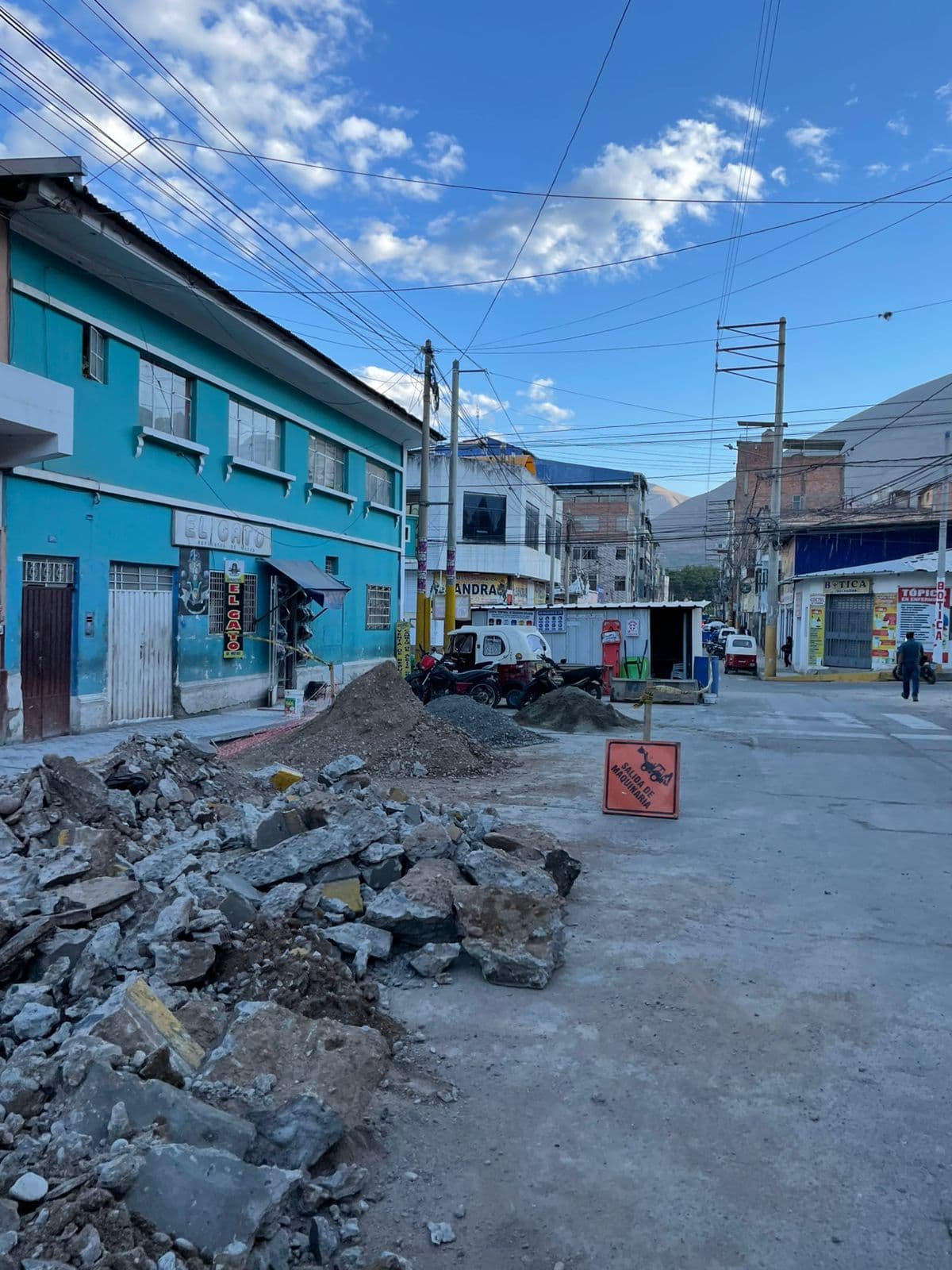 Caos por veredas: Cierre de calles congestiona el centro de Huánuco