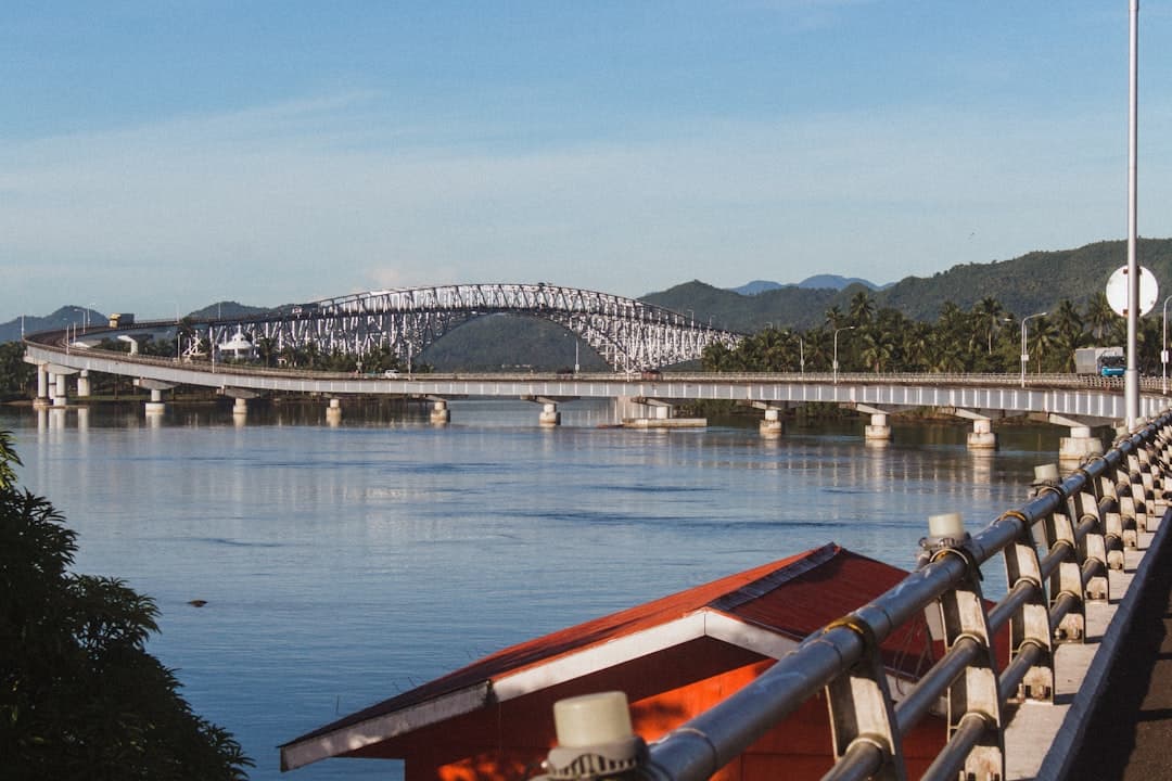 Municipalidad de Coronel Portillo refacciona puente peatonal y mejora vías en Nueva Pucallpa