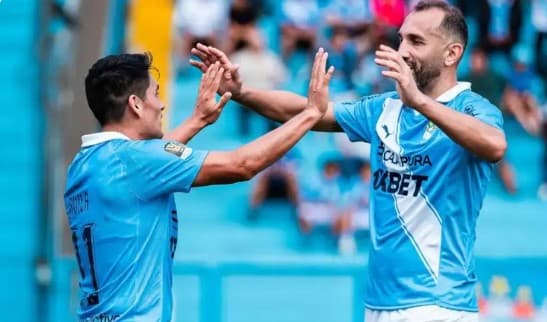 Cristal aplastó a Huancayo y avanzó