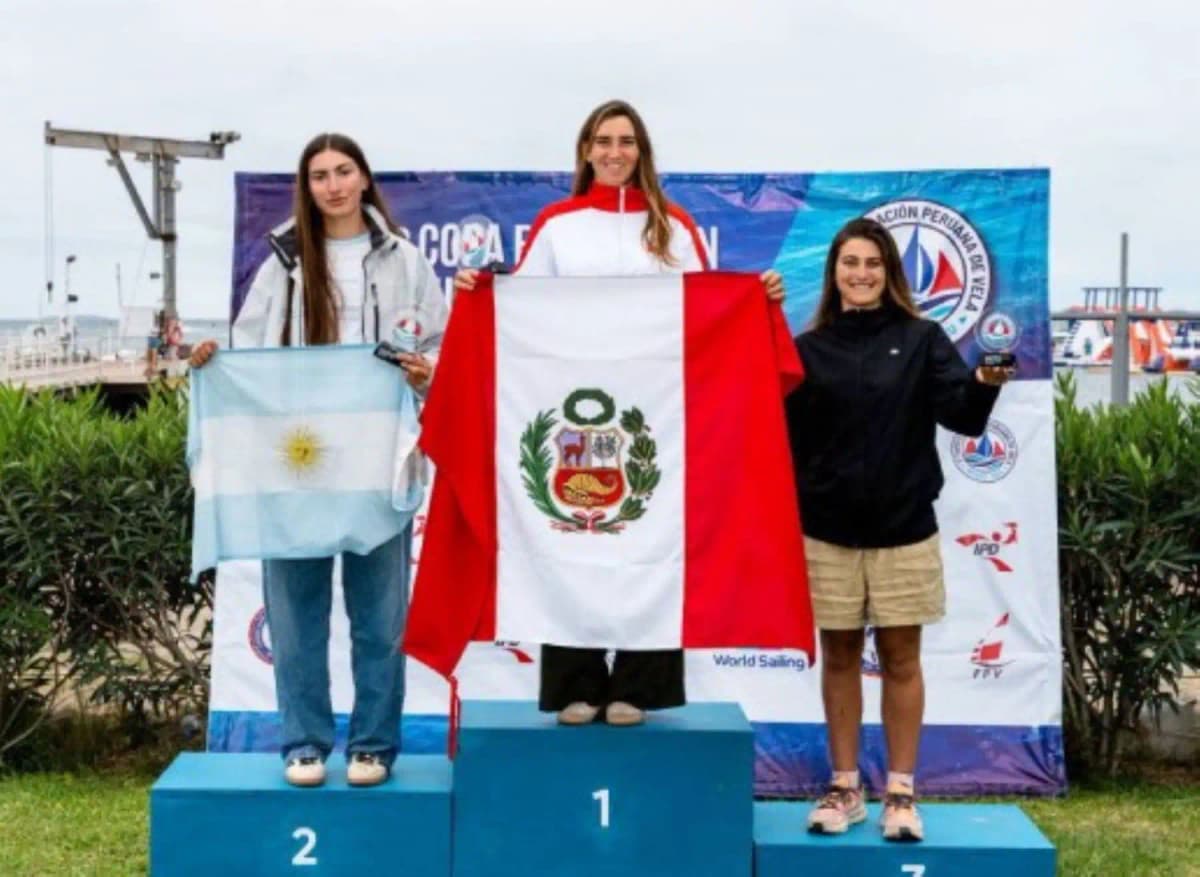 Cecilia Tait entregó medallas y trofeo a Estados Unidos en el Mundial Sub 17 de Vóley