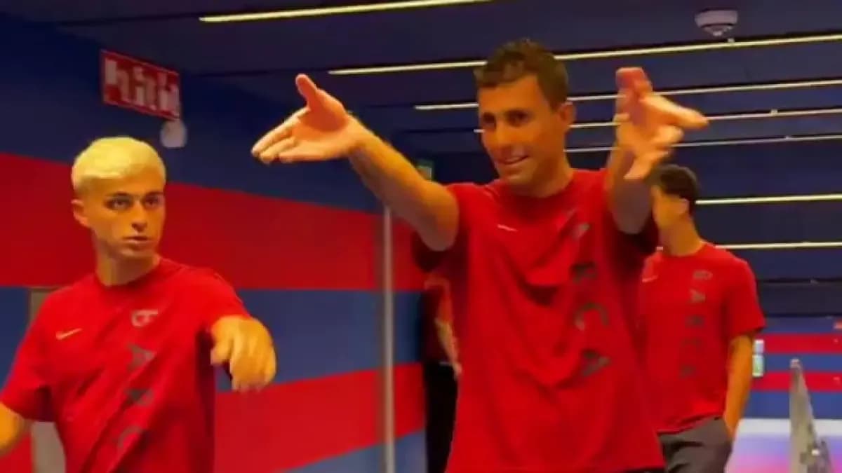 Pedri muestra a Rodri los avances del Spotify Camp Nou antes de su presentación