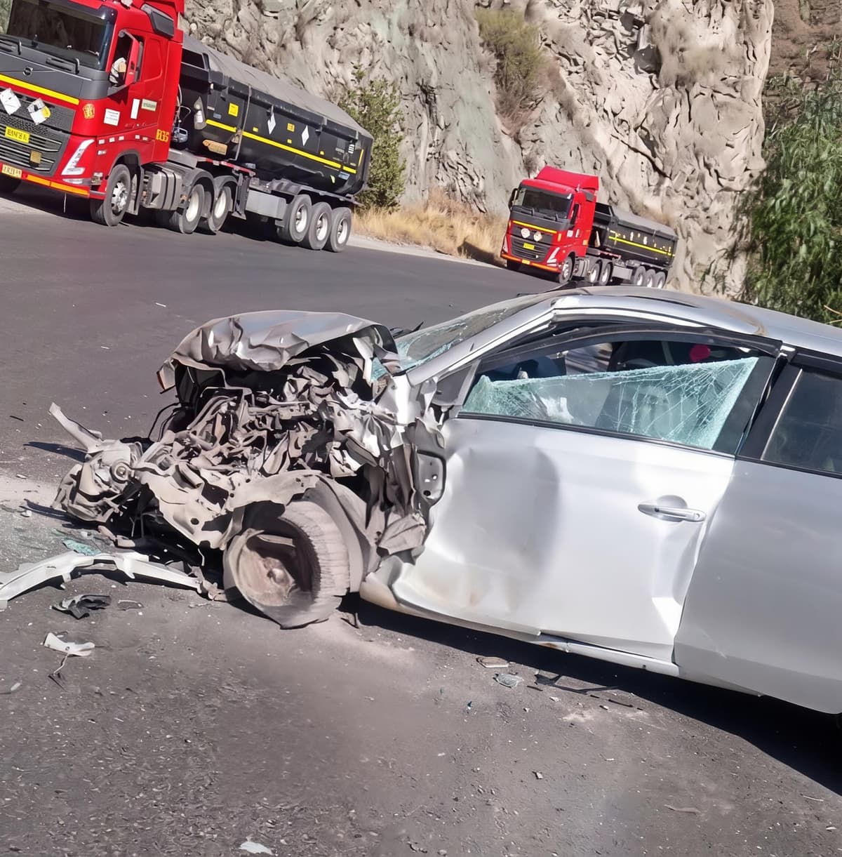 Chofer queda atrapado entre fierros tras violento accidente en la ruta Canta–Huayllay