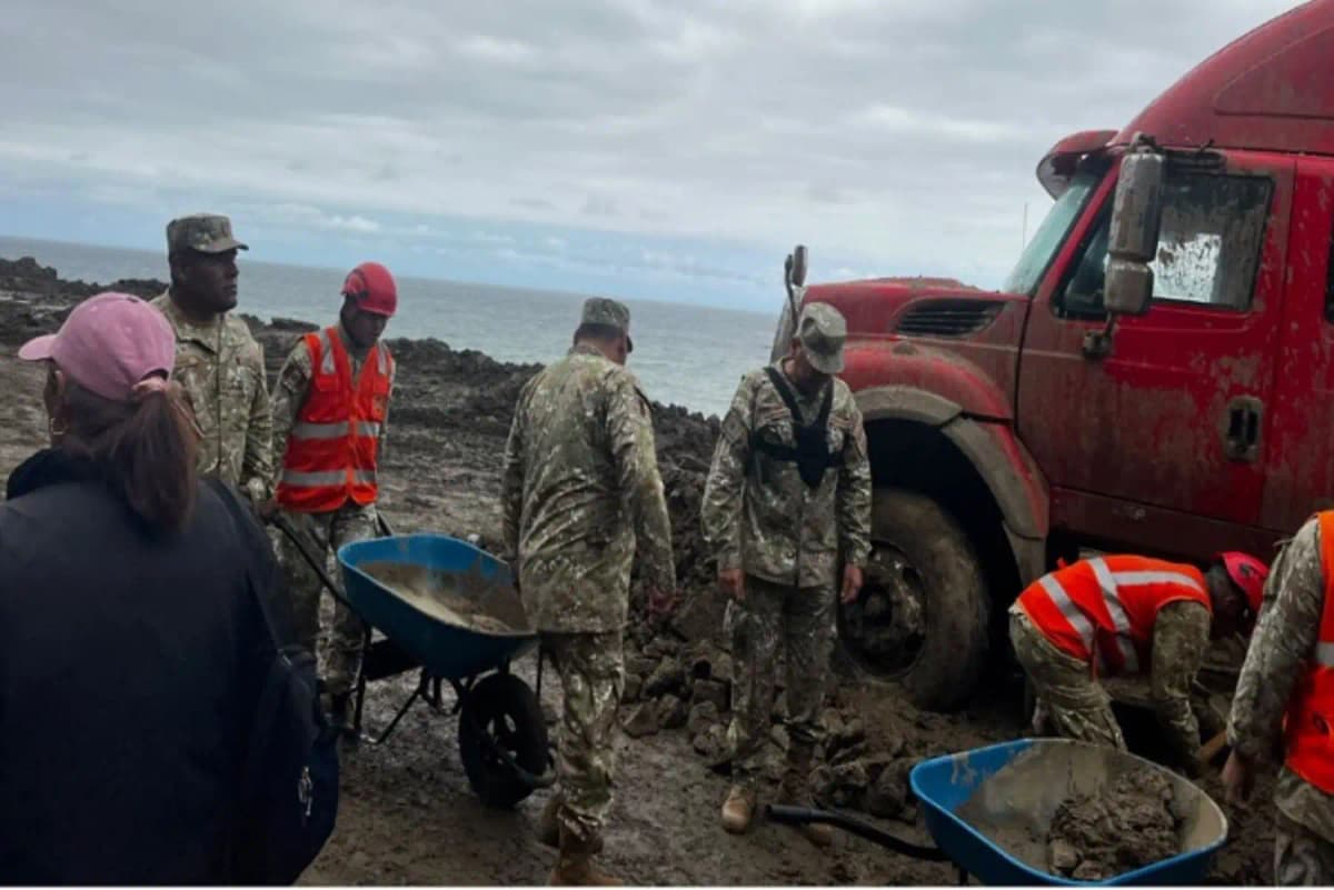 Ejército despeja Panamericana Sur y traslada a 70 pasajeros varados por huaicos en Caravelí