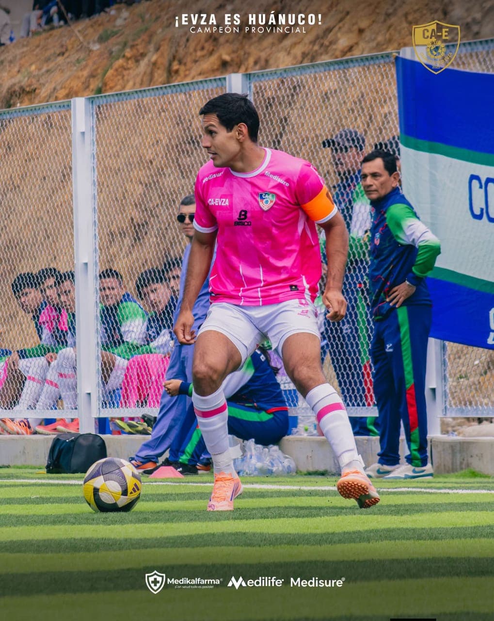 Evza golpea primero en la final