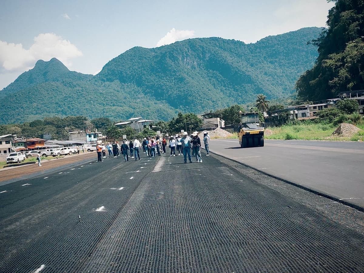 Pista del aeropuerto de Tingo María, anunciada para septiembre, sigue sin terminar en octubre