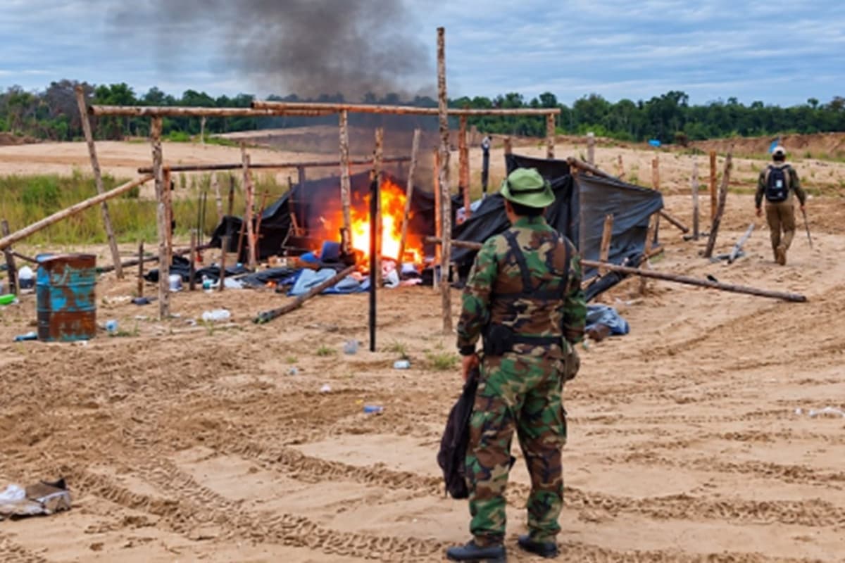 PNP destruye bienes de minería ilegal valorizados en S/ 1.3 millones en Madre de Dios