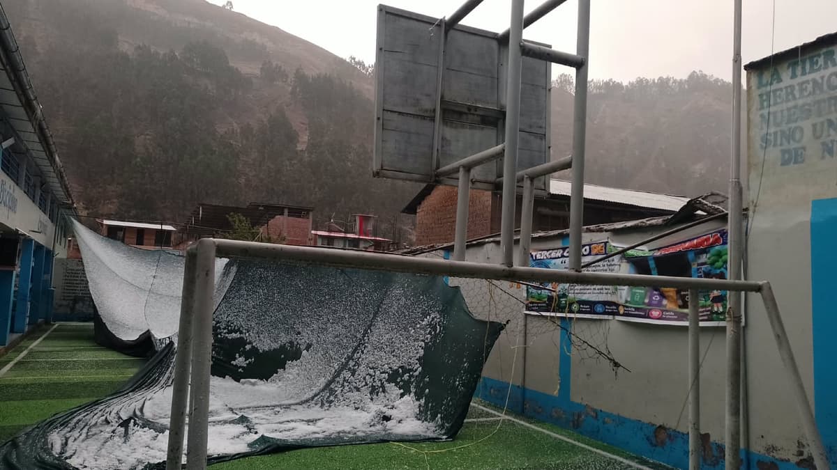 Granizada tumba malla del colegio Hermilio Valdizán de La Unión; 286 alumnos esperan evaluación