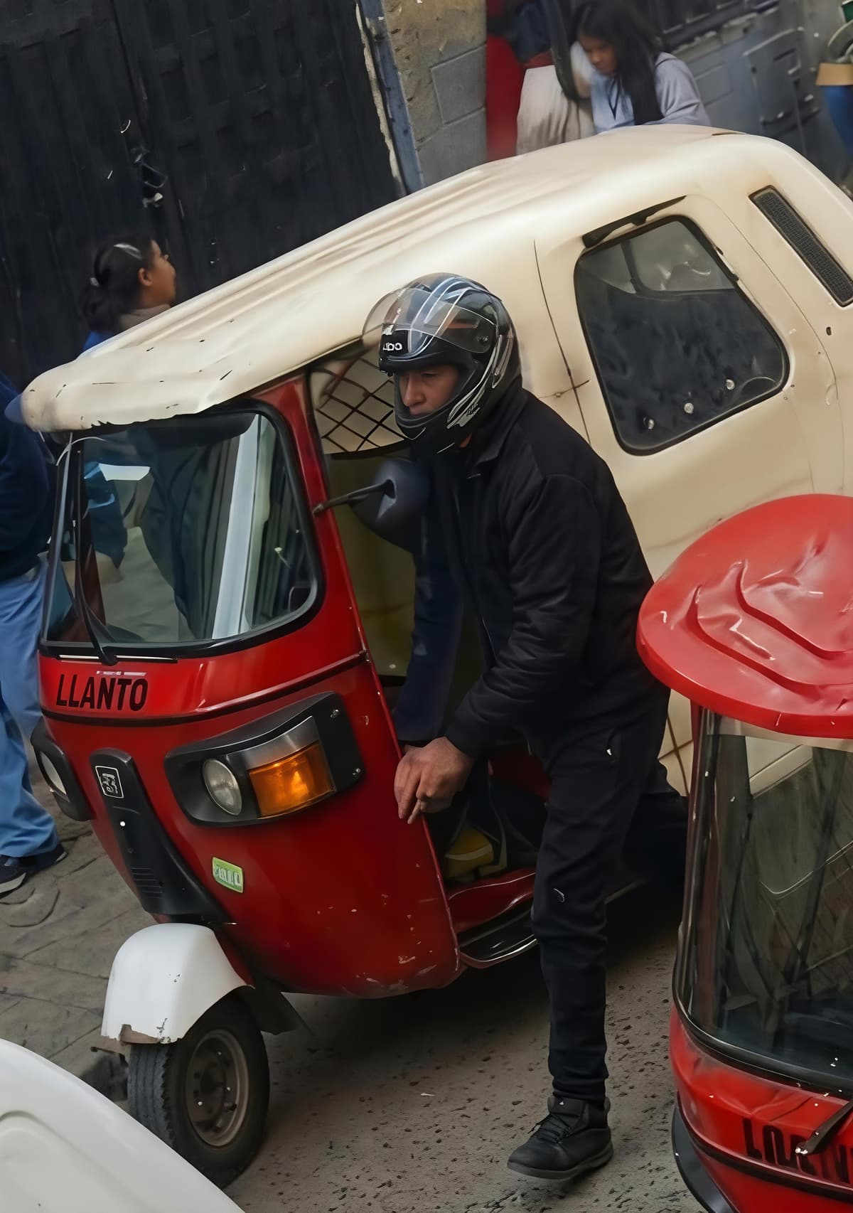 Asaltantes armados roban 60 mil soles a pareja cuando viajaba en un trimóvil