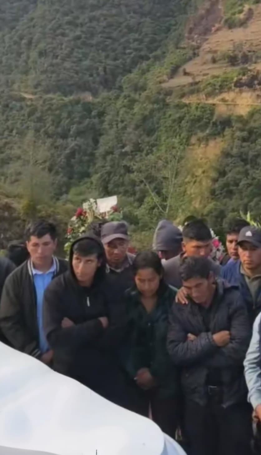 Sepultan a Carmen Durand Aquino entre reclamos de justicia por su asesinato