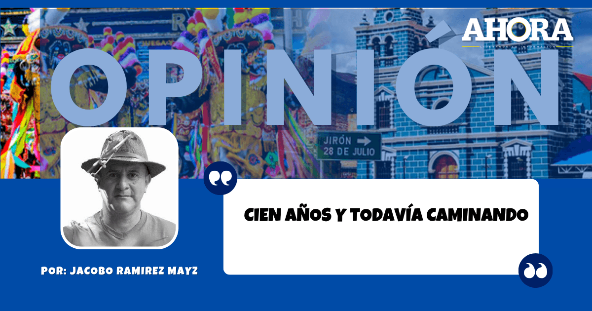 CIEN AÑOS Y TODAVÍA CAMINANDO