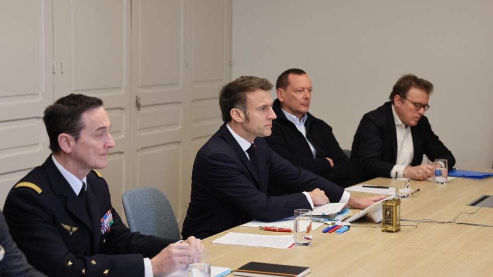 Macron advierte de más medidas contra Rusia en días si no cesa el conflicto en Ucrania