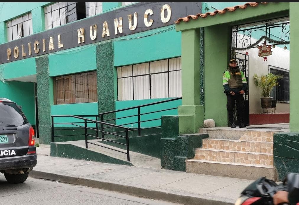 Suboficial es detenido tras denuncia de agresión a su pareja en plena vía pública