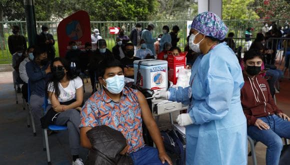 Contagios y fallecimientos por COVID-19 siguen en descensos