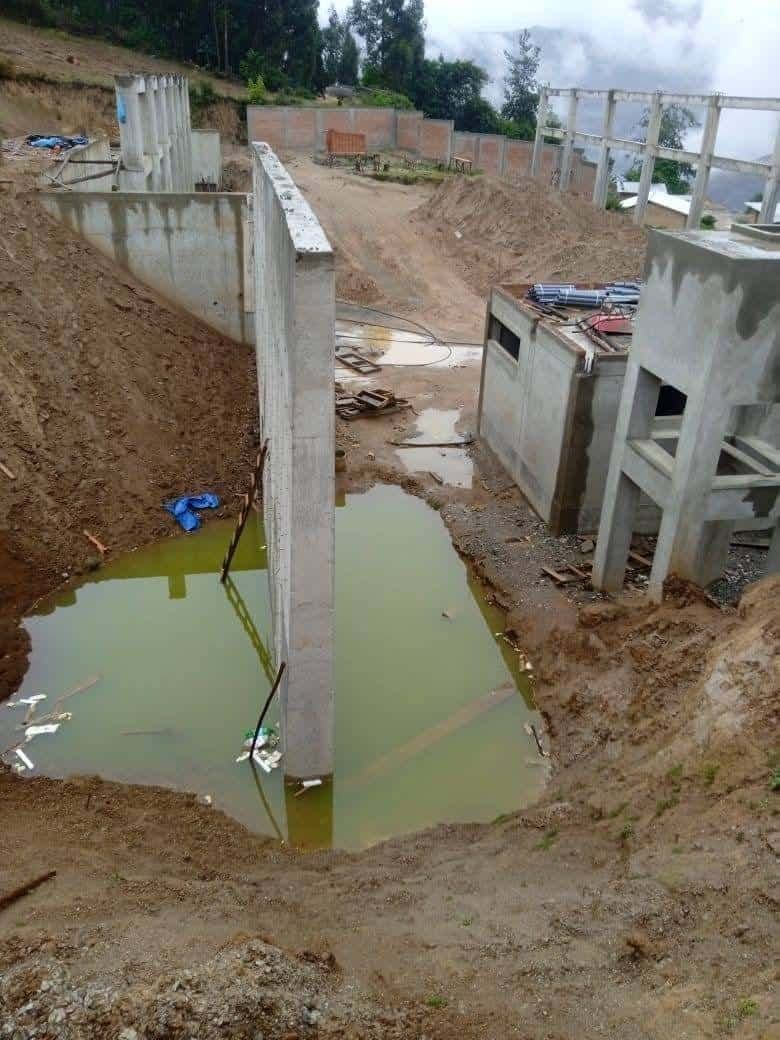 Obra paralizada del polideportivo expone abandono regional en Chavín de Pariarca