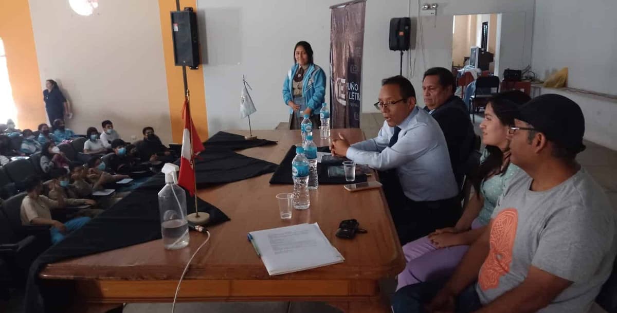 Más de 200 alumnos participaron de tertulia y recital poético de jóvenes escritores